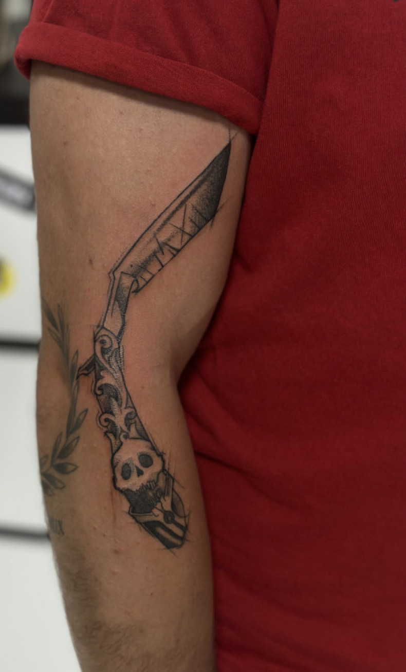 Men arm razor, photo - Tattoo Master Barb Tattoo