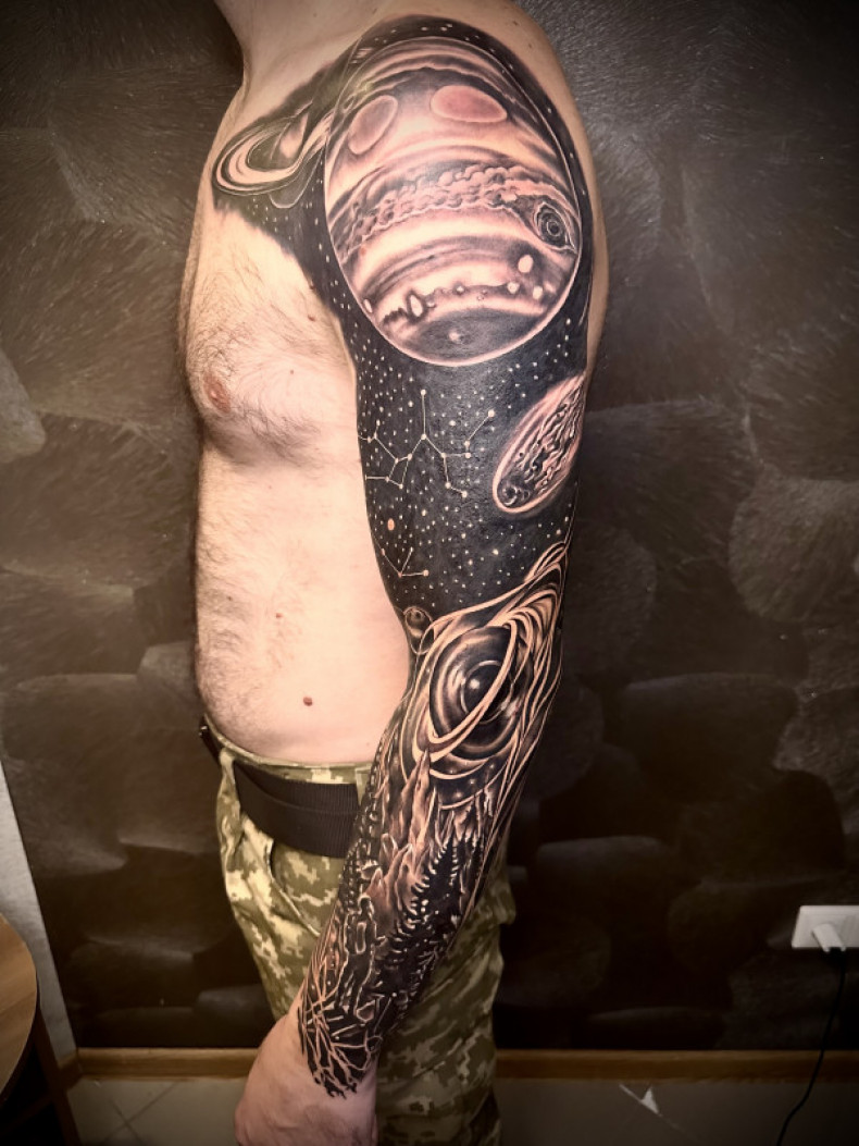 Männer planeten sleeve, photo - Tattoo-Meister Barb Tattoo