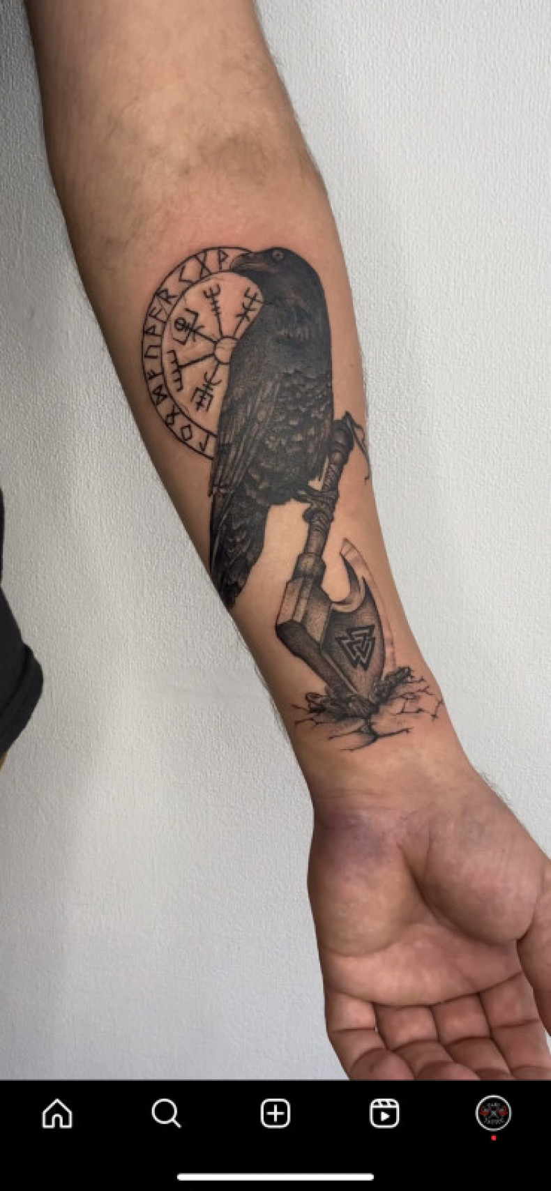 Męski na ramieniu agiszjalm, photo - Tatuażysta Barb Tattoo