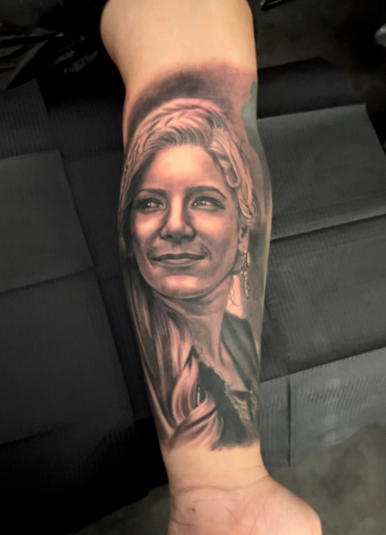 Mężczyźni ramię dziewczyna, photo - Tatuażysta Barb Tattoo