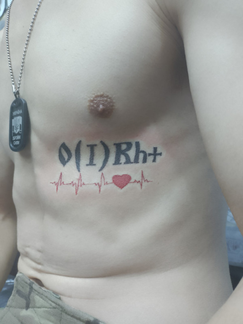 Męski bicie serca na żebrach, photo - Tatuażysta Barb Tattoo