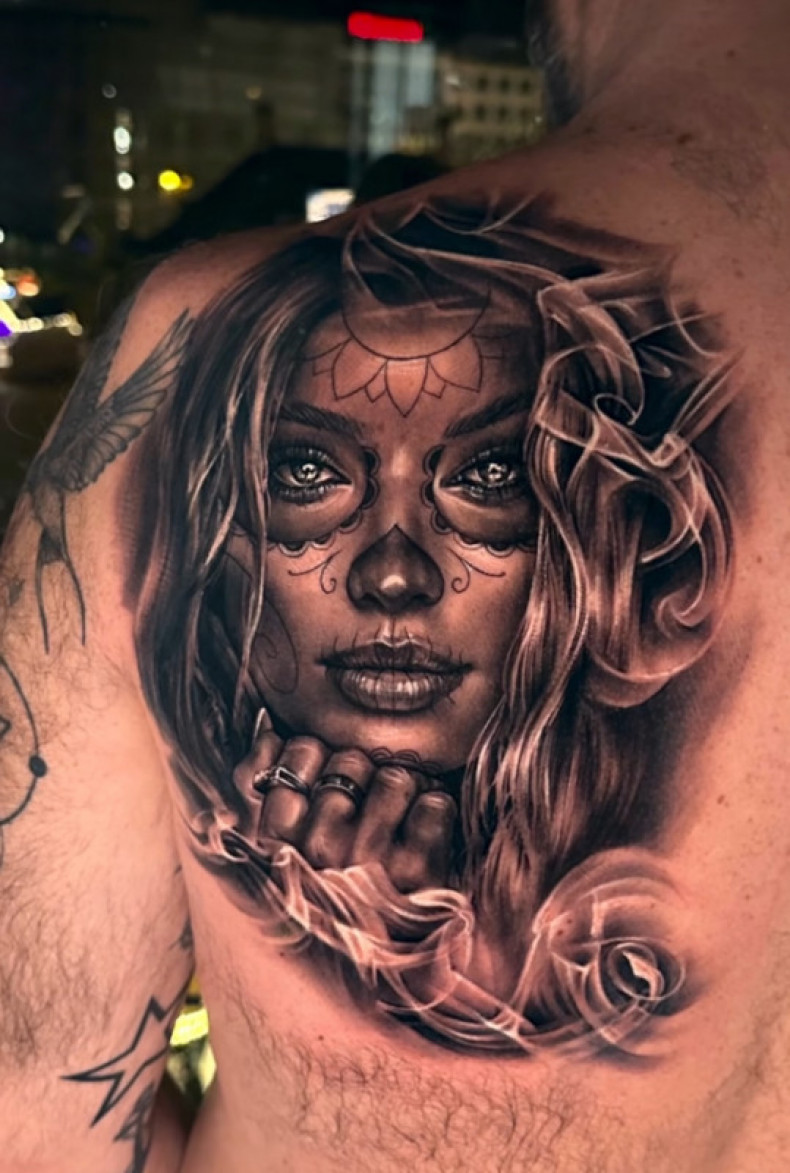 Мужские девушка на лопатке, photo - Тату мастер Barb Tattoo