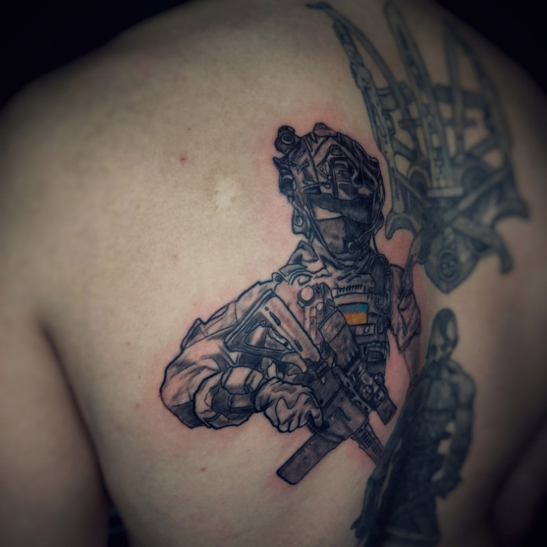 Мужские военные на спине, photo - Тату мастер Barb Tattoo