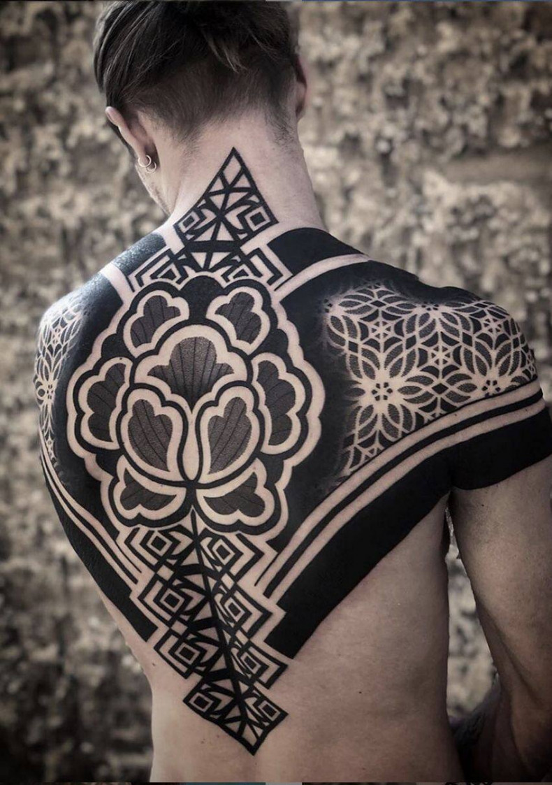 Мужские на спине цветок жизни, photo - Тату мастер Barb Tattoo