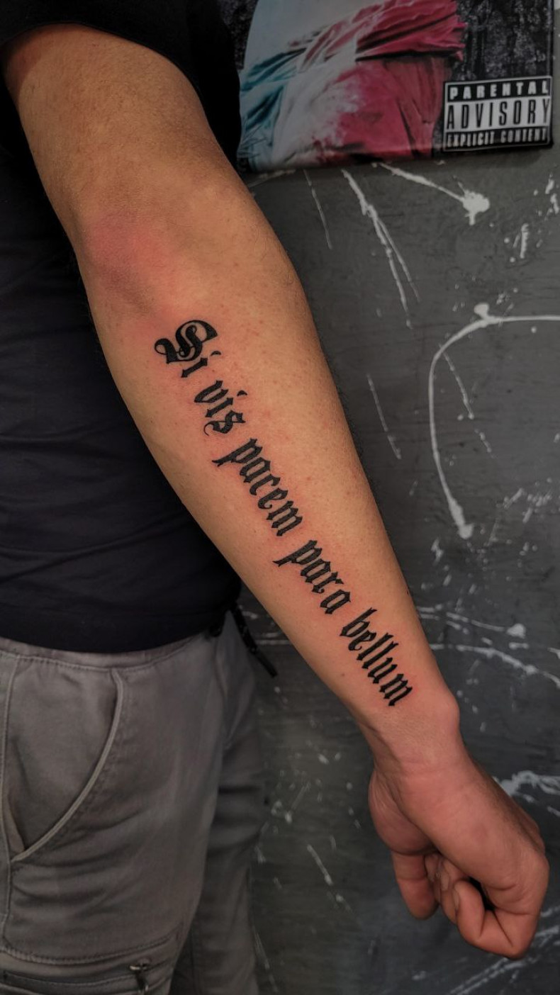 Der Preis für diese Arbeit beträgt 3000 UAH (durchgeführt mit einem Rabatt von -15 % für eine selbstfahrende Waffe 2550 UAH), photo - Tattoo-Meister Barb Tattoo