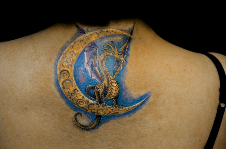 Frauen Drache Mond, photo - Tattoo-Meister Barb Tattoo