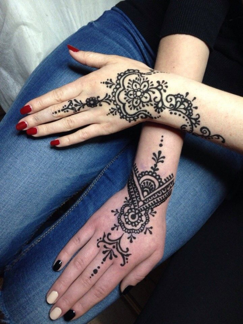 Damski mehendi nadgarstek, photo - Tatuażysta Barb Tattoo