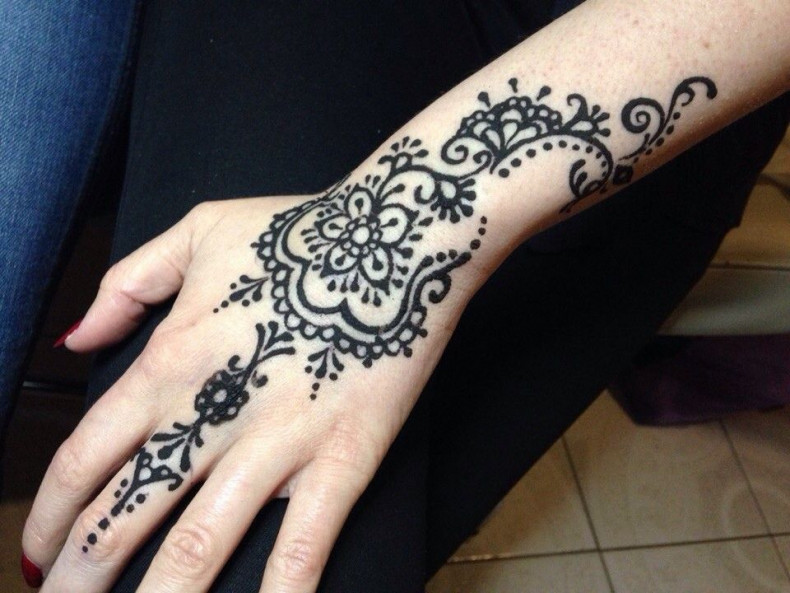 Damski koronka mehendi, photo - Tatuażysta Barb Tattoo