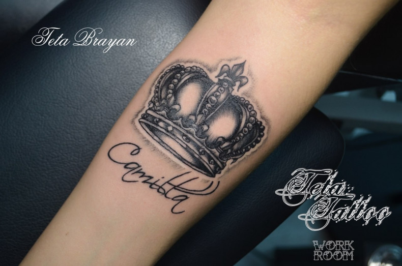 Women name crown, photo - Tattoo Master Barb Tattoo