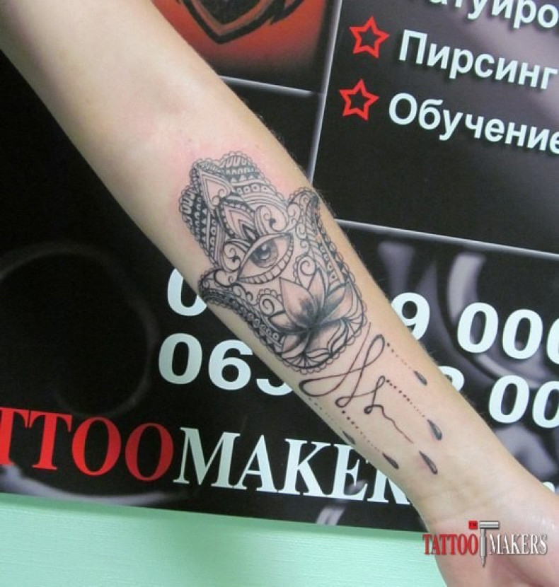 Женские графика на предплечье, photo - Тату мастер Barb Tattoo