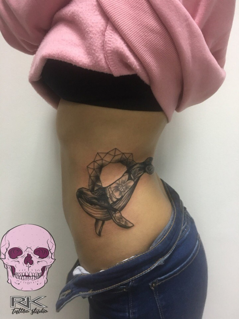 Damski graficzne wieloryb, photo - Tatuażysta Barb Tattoo