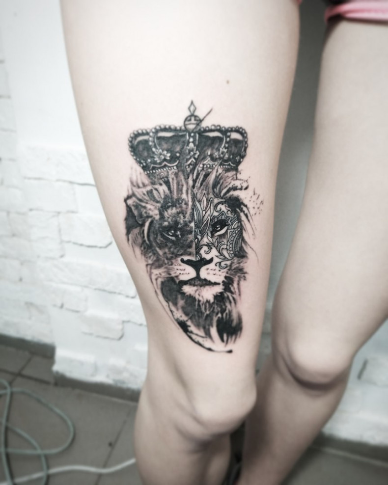 Women crown lion, photo - Tattoo Master Barb Tattoo