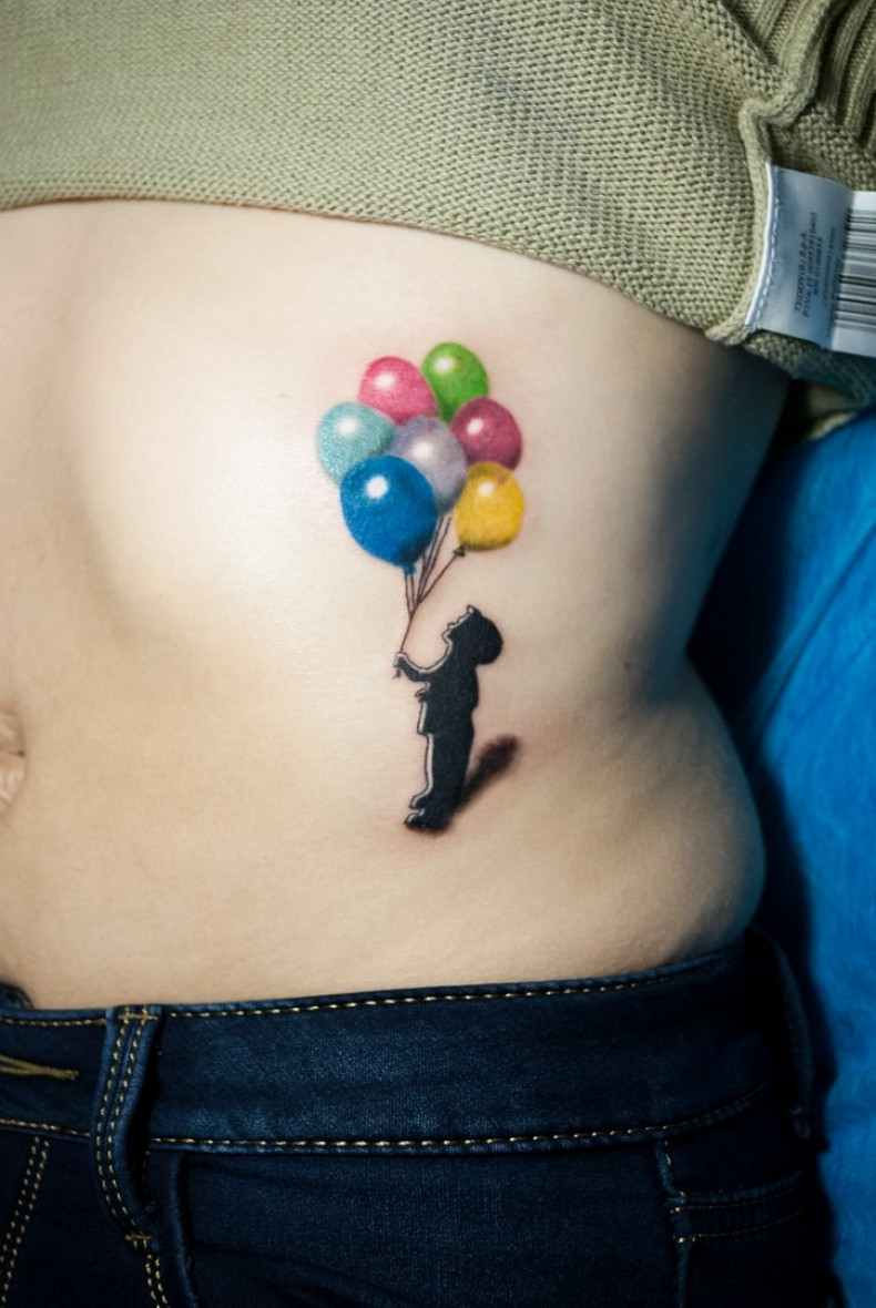 Damski balon na żebrach, photo - Tatuażysta Barb Tattoo