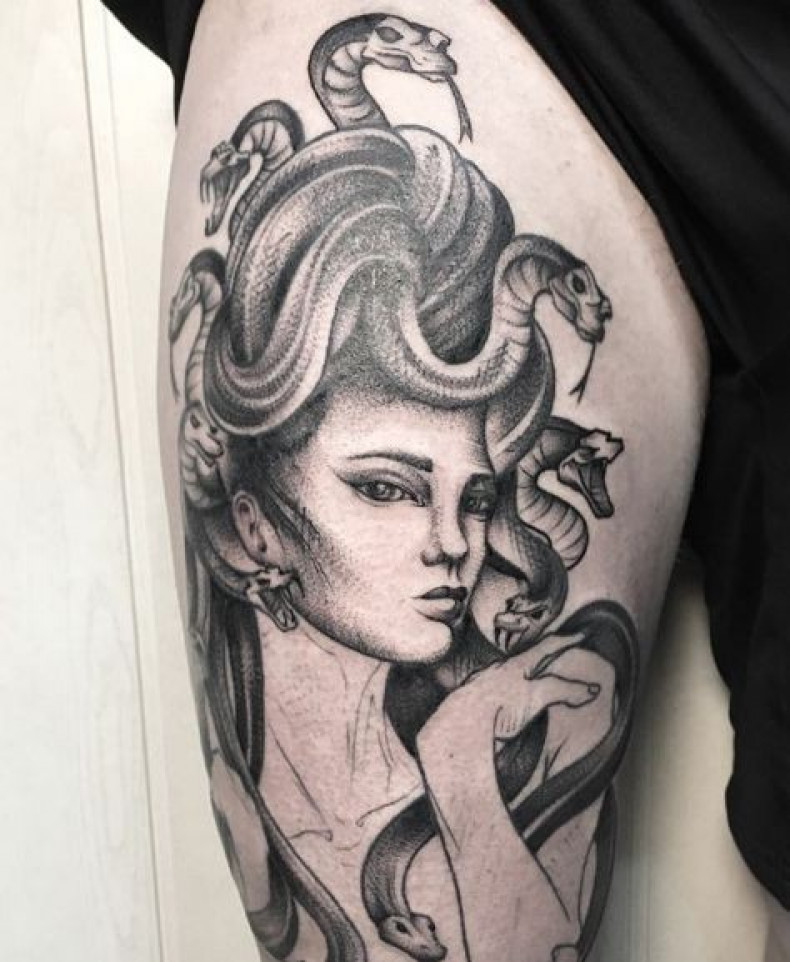 Women whip shading medusa, photo - Tattoo Master Barb Tattoo