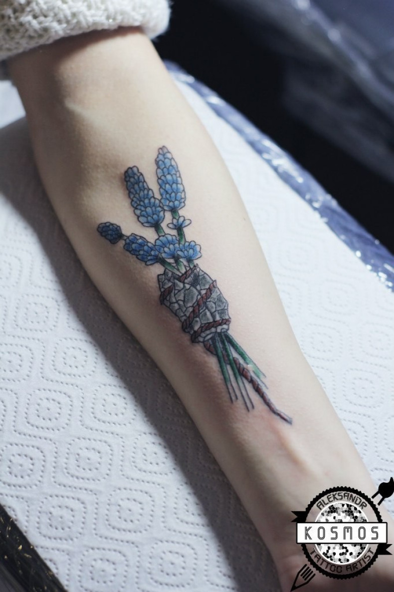 Damski lawenda na przedramieniu, photo - Tatuażysta Barb Tattoo