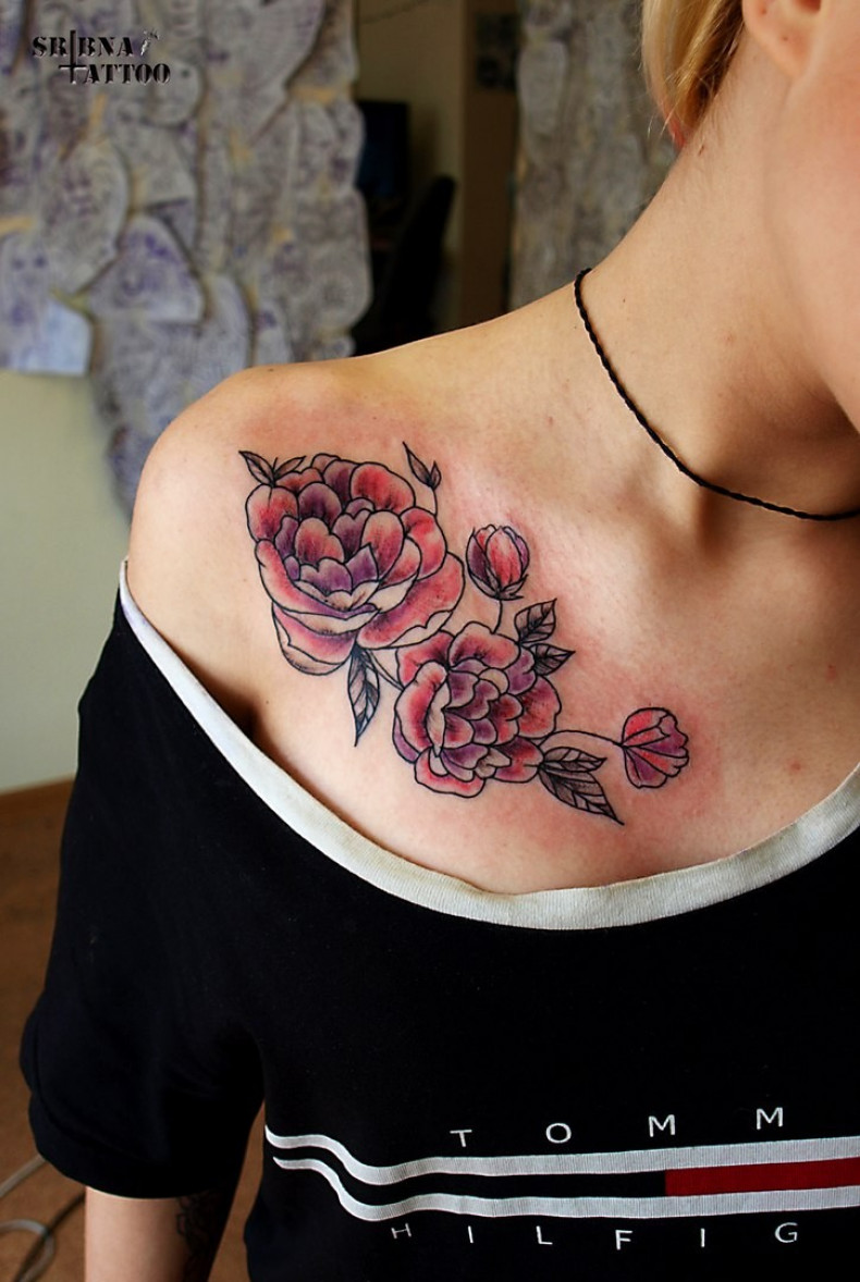 Women chest old school, photo - Tattoo Master Barb Tattoo
