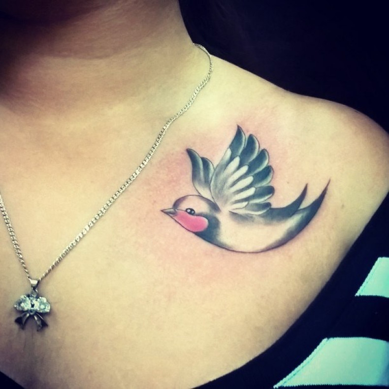 Women chest old school, photo - Tattoo Master Barb Tattoo