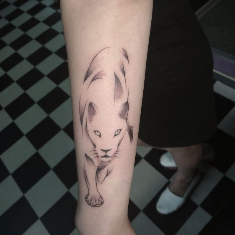 Women minimalism forearm, photo - Tattoo Master Barb Tattoo