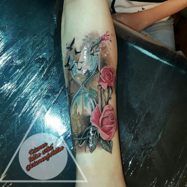 Женские на предплечье песочные часы, photo - Тату мастер Barb Tattoo