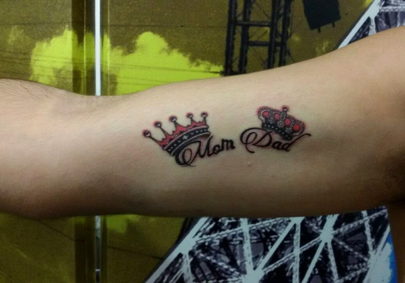 Women arm crown, photo - Tattoo Master Barb Tattoo