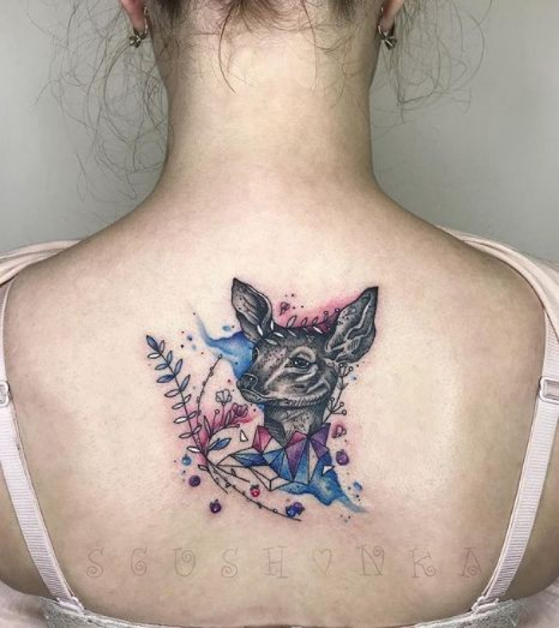 Damski akwarela na plecach, photo - Tatuażysta Barb Tattoo