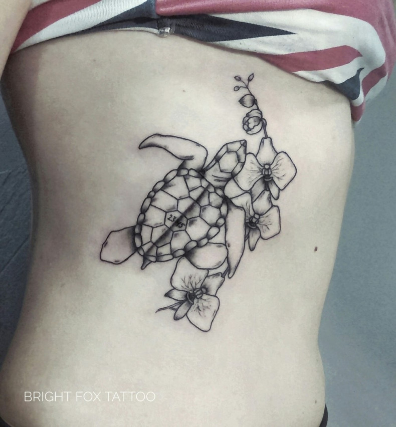 Frauen whip shading rippen, photo - Tattoo-Meister Barb Tattoo