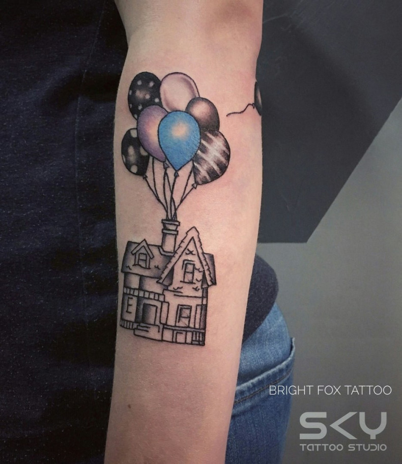 Frauen luftballon Haus, photo - Tattoo-Meister Barb Tattoo