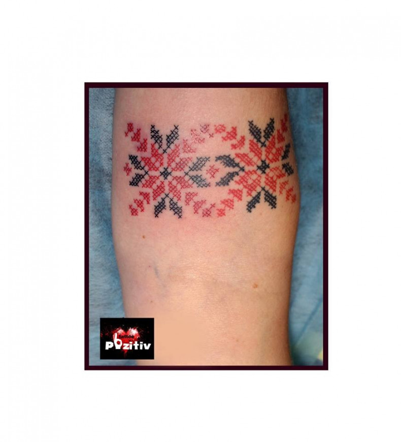 Damski na przedramieniu ornament, photo - Tatuażysta Barb Tattoo