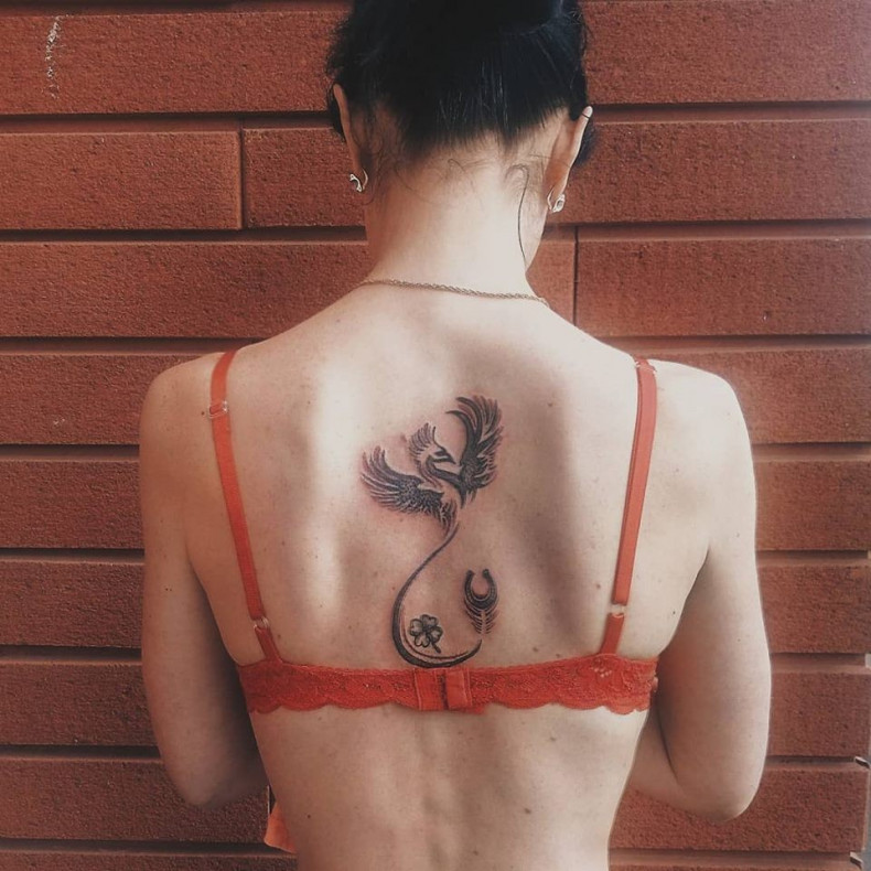 Damski liść na plecach, photo - Tatuażysta Barb Tattoo