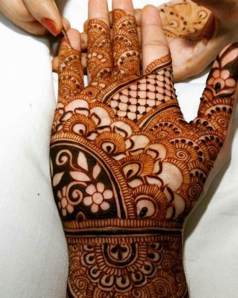 Women mehendi hand, photo - Tattoo Master Barb Tattoo