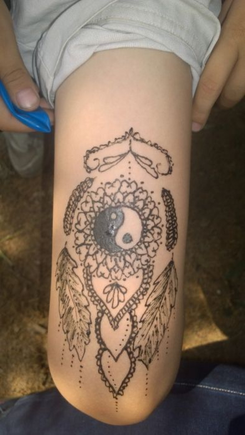 Women yin yang mehendi, photo - Tattoo Master Barb Tattoo