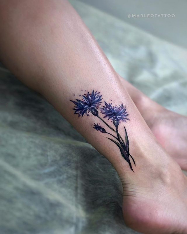 Women cornflower ankle, photo - Tattoo Master Barb Tattoo