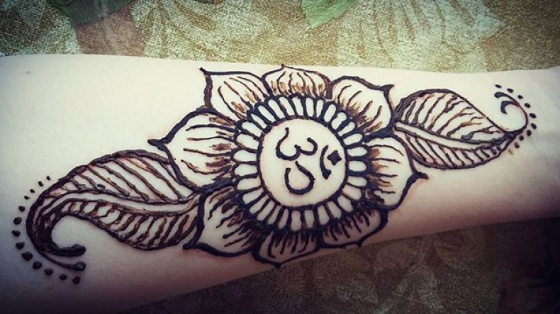 Malowanie ramion OM, henna naturalna, photo - Tatuażysta Barb Tattoo