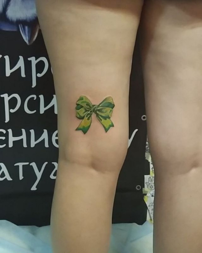 Женские бантик на ноге, photo - Тату мастер Barb Tattoo