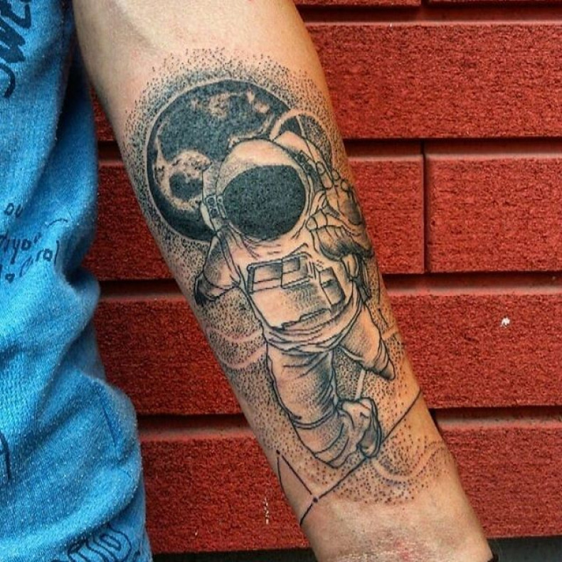 Damski astronauta Dotwork, photo - Tatuażysta Barb Tattoo