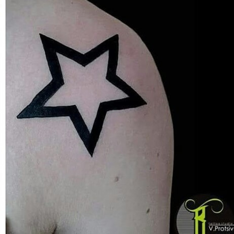 Women star shoulder, photo - Tattoo Master Barb Tattoo