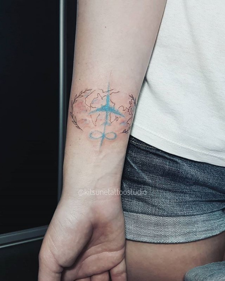 Damski akwarela na nadgarstku, photo - Tatuażysta Barb Tattoo