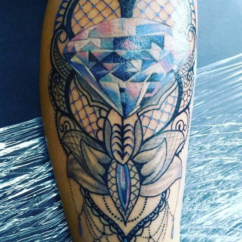 Damski na ramieniu diament, photo - Tatuażysta Barb Tattoo