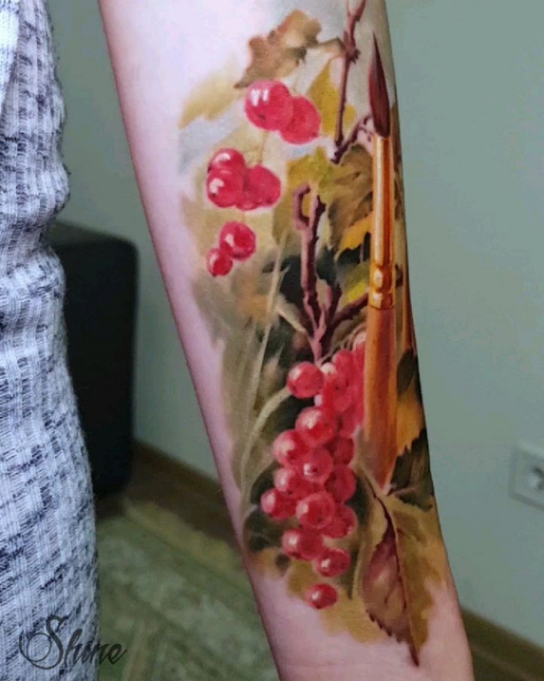 Damski na ramieniu realistyczny, photo - Tatuażysta Barb Tattoo