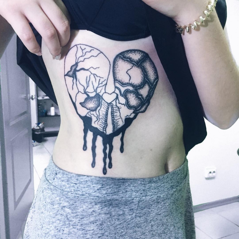 Damski na żebrach serce, photo - Tatuażysta Barb Tattoo