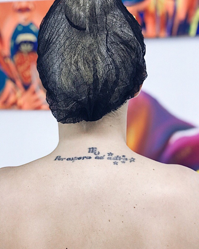 Damski znak zodiaku na plecach, photo - Tatuażysta Barb Tattoo