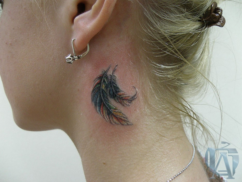 Women behind the ear neck, photo - Tattoo Master Barb Tattoo