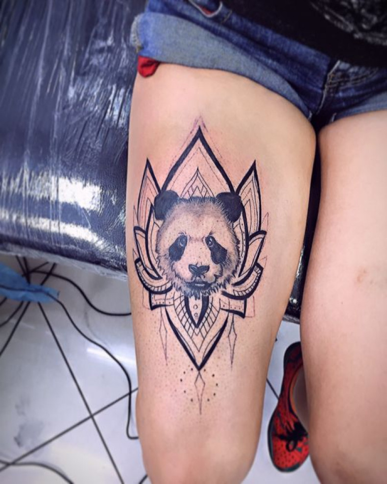 Women graphic bear, photo - Tattoo Master Barb Tattoo