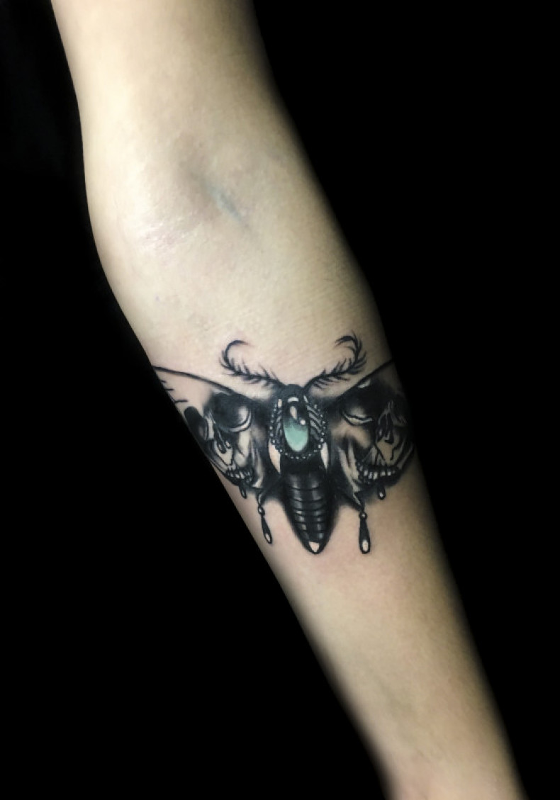 Women beetle forearm, photo - Tattoo Master Barb Tattoo