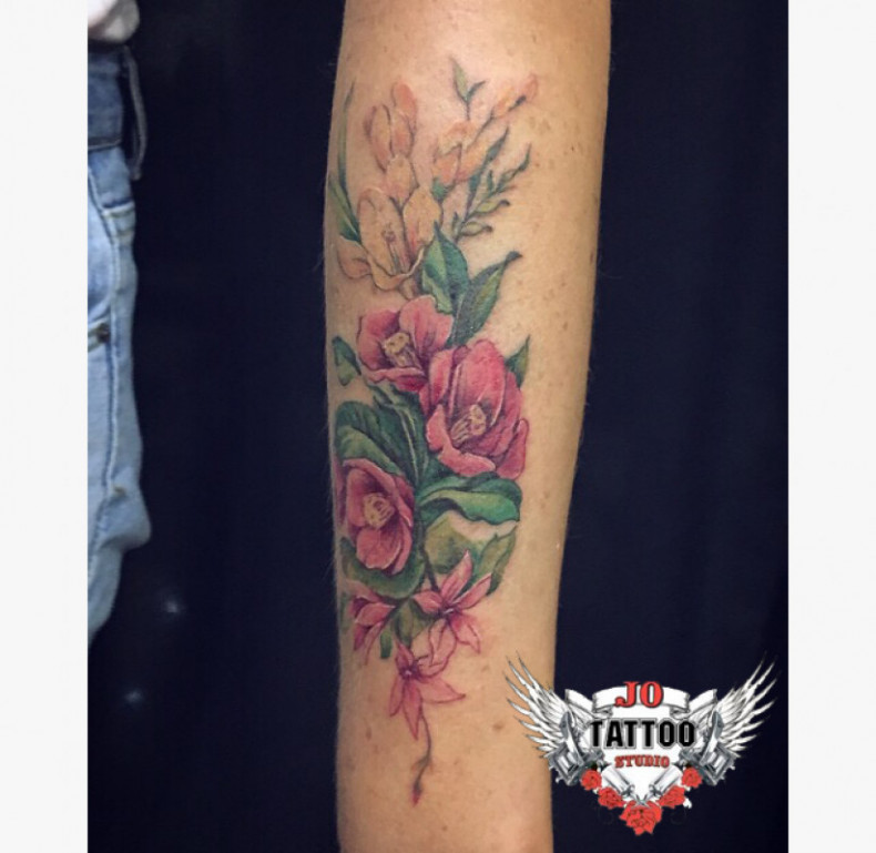 Women watercolor camellia, photo - Tattoo Master Barb Tattoo