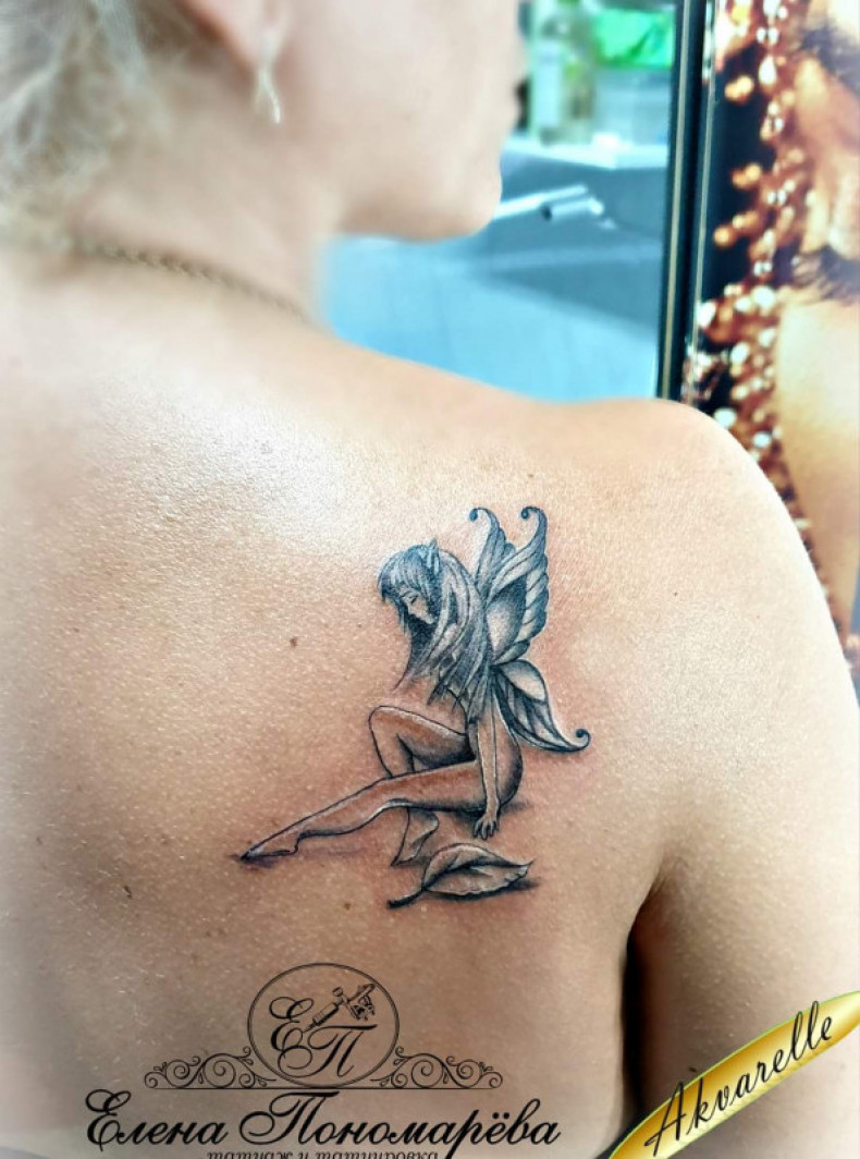 Damski na lopatce wróżka, photo - Tatuażysta Barb Tattoo