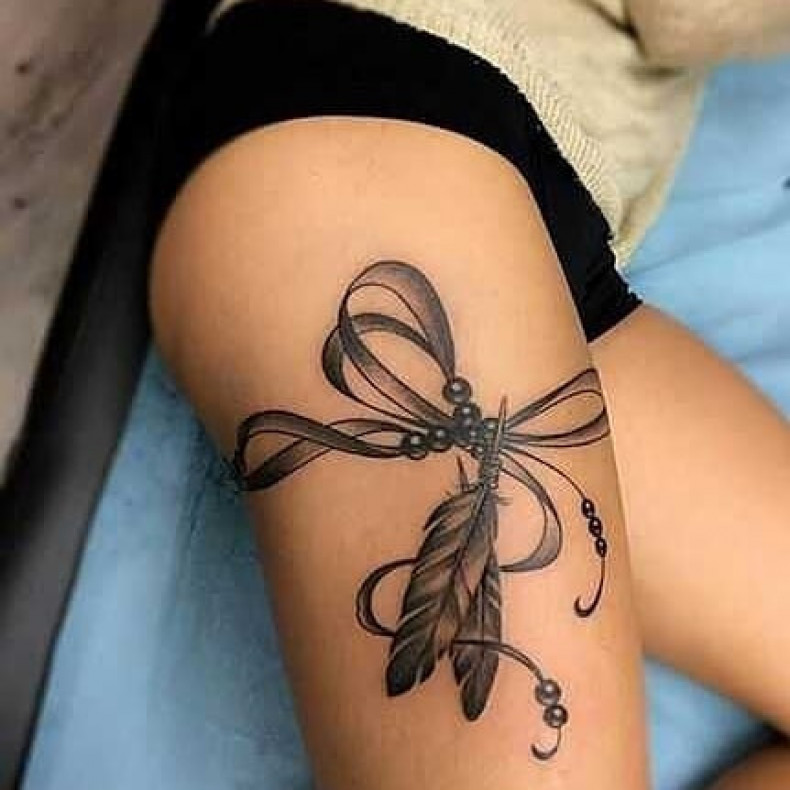 Women bow thigh, photo - Tattoo Master Barb Tattoo