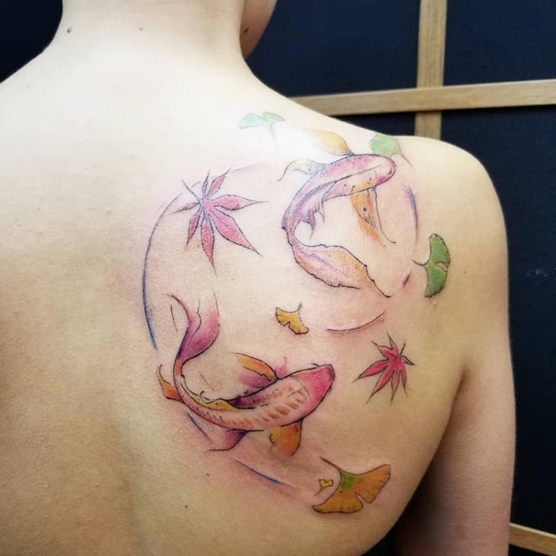 Women leaf shoulder blade, photo - Tattoo Master Barb Tattoo