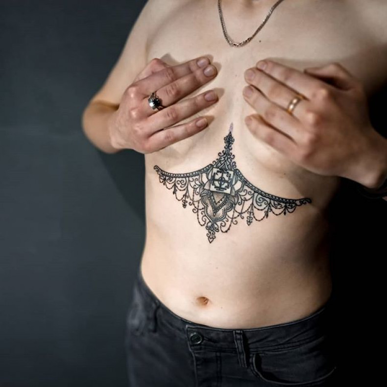 Damski koronka pod biustem, photo - Tatuażysta Barb Tattoo