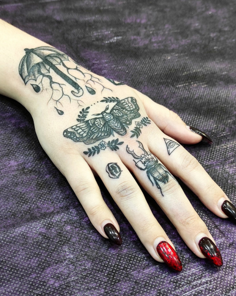 Damski zuk parasol, photo - Tatuażysta Barb Tattoo